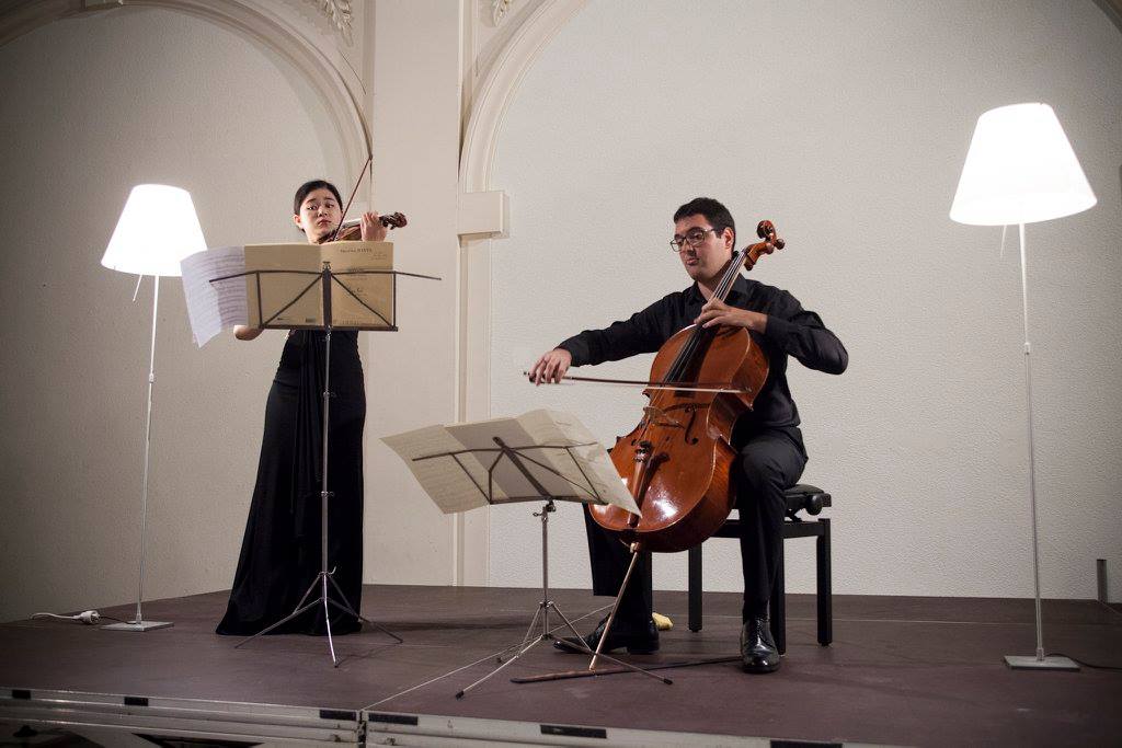 La violoniste Eun-Joo Lee (Corée du Sud) et le violoncelliste Ferran Albrich (Espagne) 