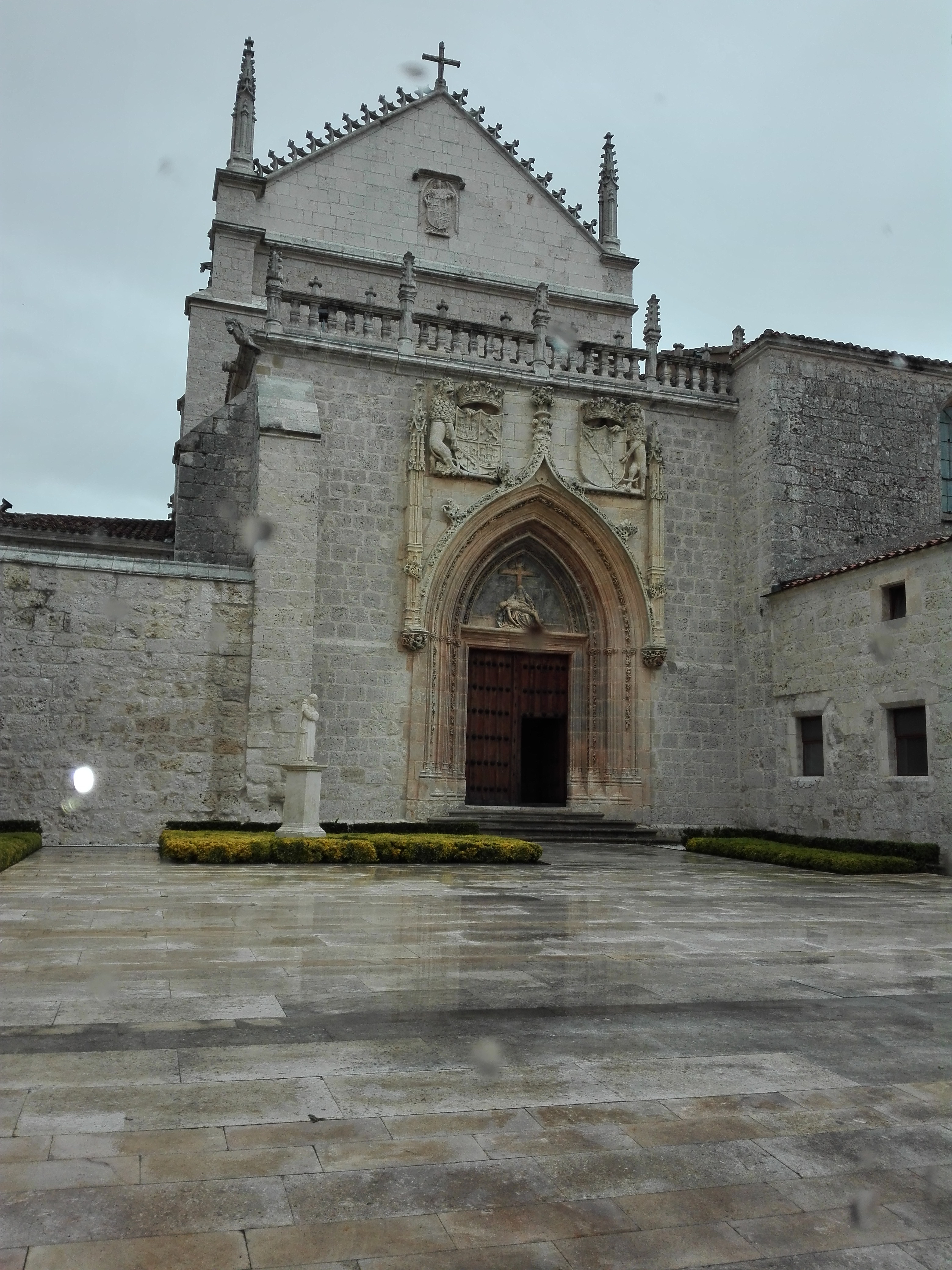 Chartreuse Royale de Miraflores Pieta, entrée chapelle de la chartreuse